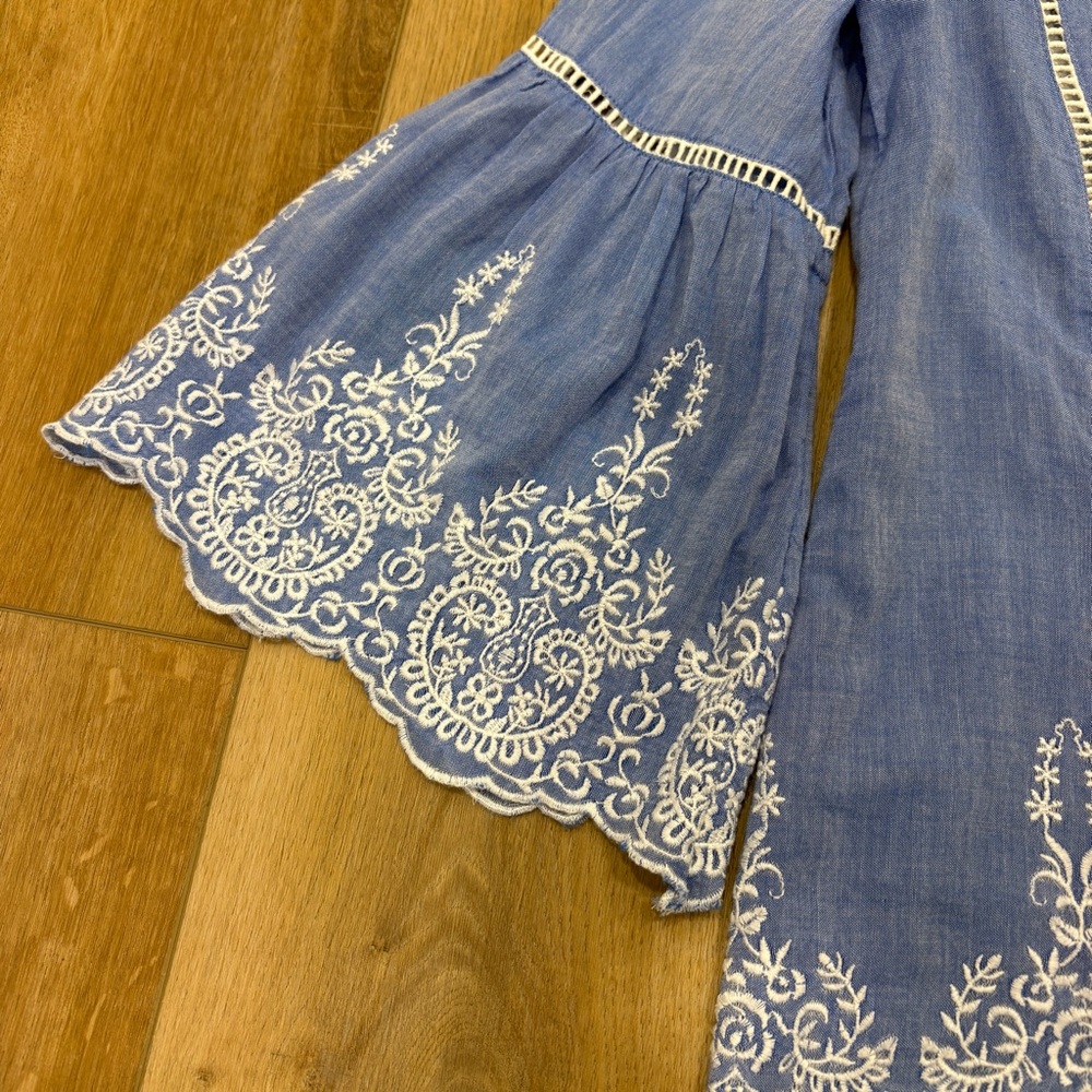 🌟SUNDANCE🌟 EMBROIDERED BELL SLEEVE BOHO V NECK BLOUSE BLUE SZ S - Picture 4 of 7